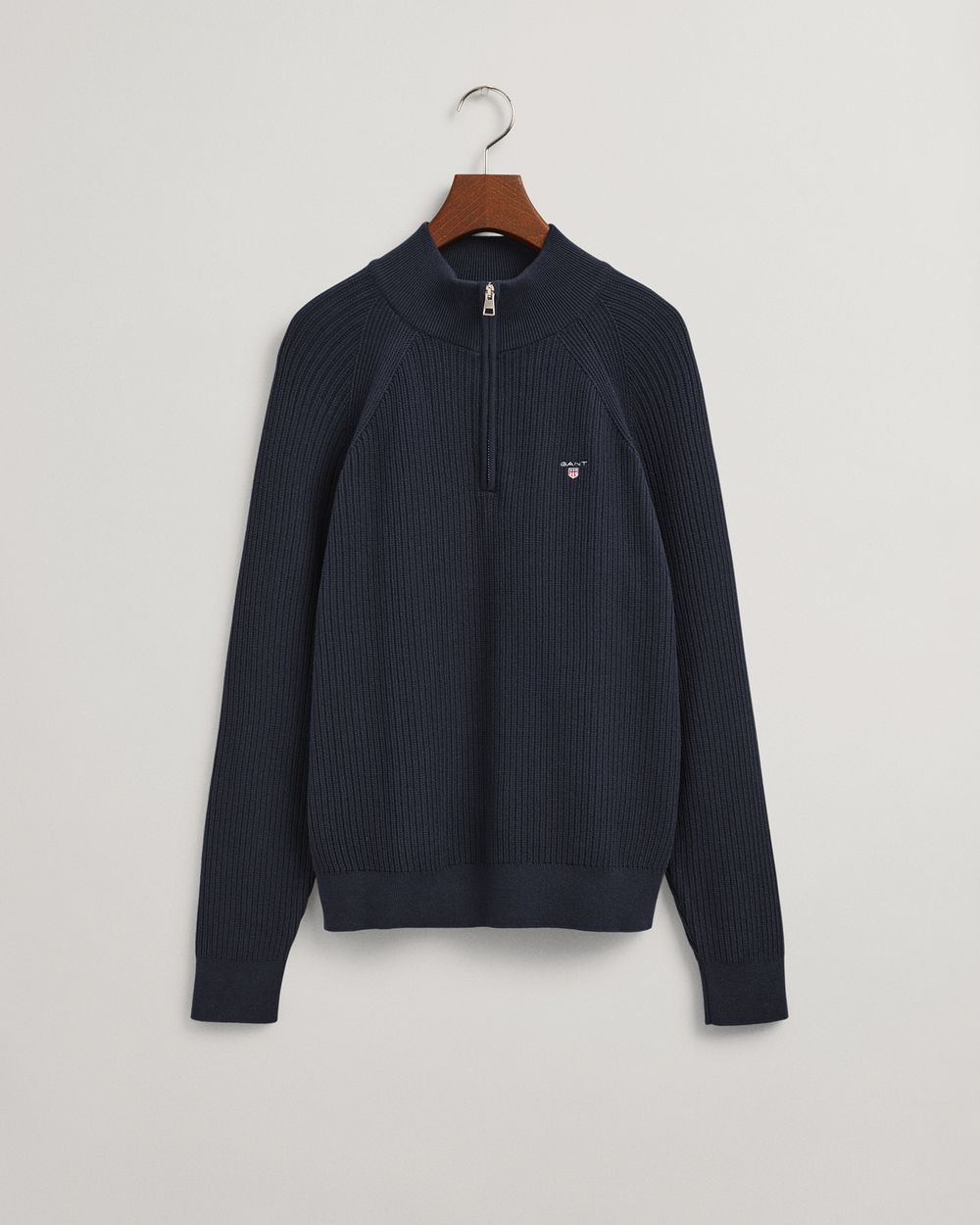 EVENING BLUE, D1. CASUAL COTTON RIBBED HALF ZIP, FLAT-LAY BY GANT AU.