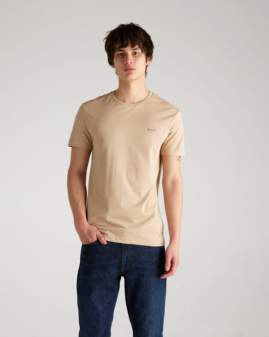 DRY SAND, Contrast Logo T-Shirt BY GANT AU.