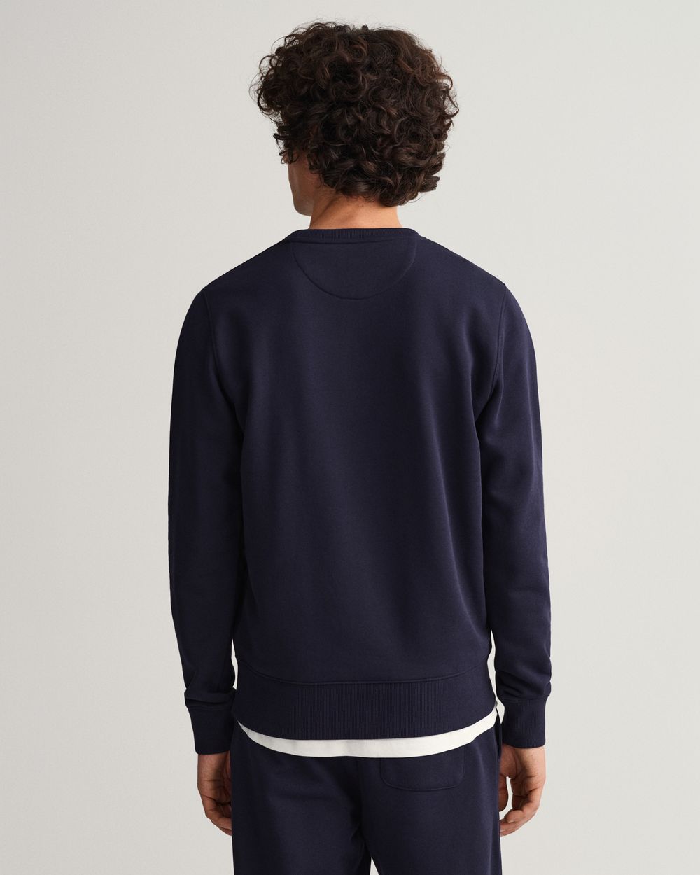 EVENING BLUE, ORIGINAL C-NECK SWEAT, BACK-VIEW BY GANT AU.