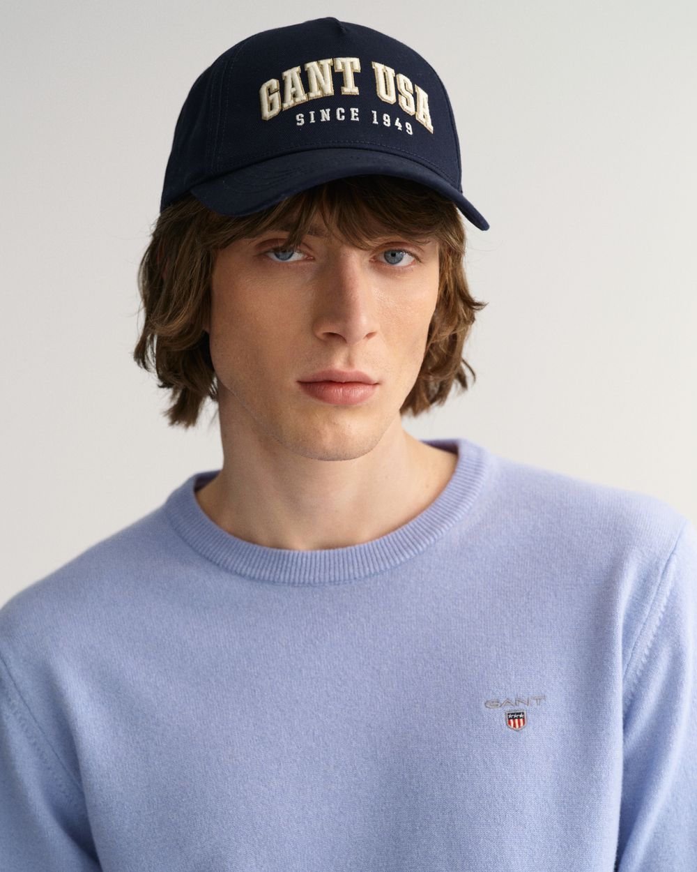 MODEL WEARING SUPERFINE LAMBSWOOL CREW